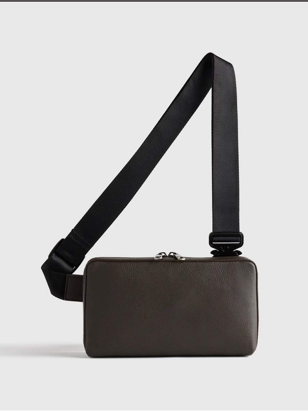 Quince Men's Excursion Italian Leather Sling in Black